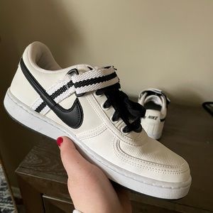 Nike Vandal Low- cream and black